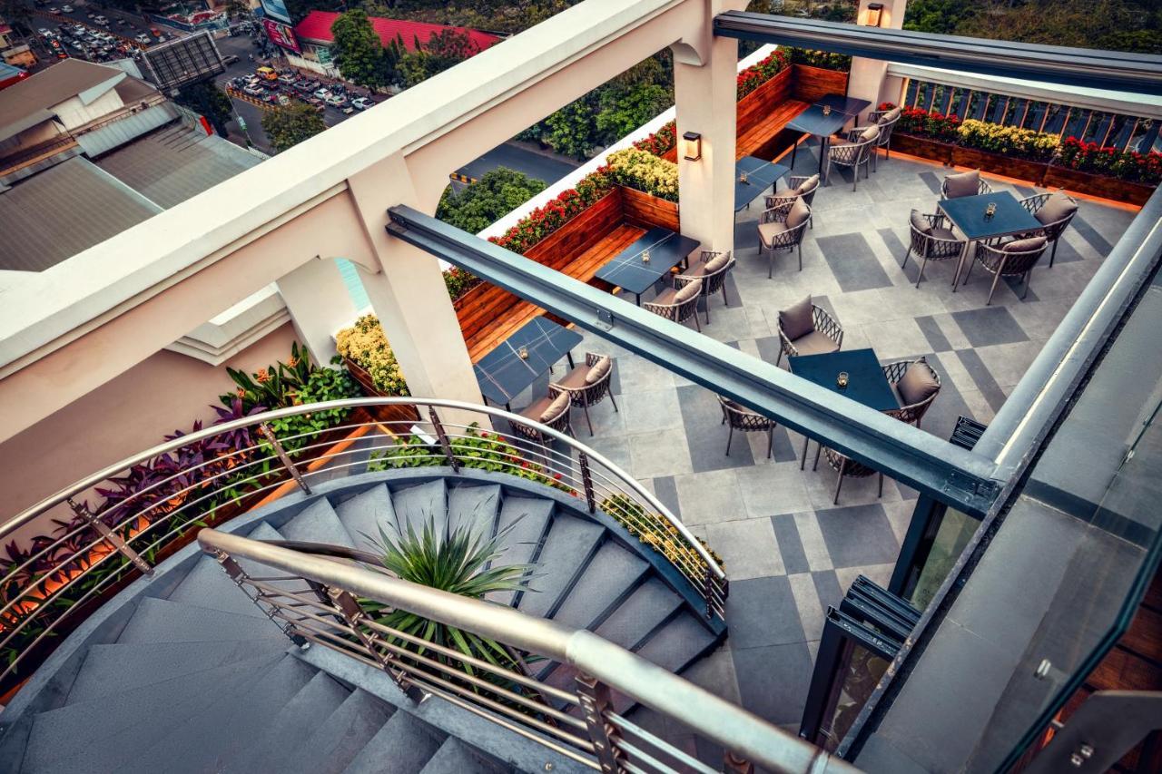 Maxx Phnom Penh Downtown By H World Hotel Екстериор снимка