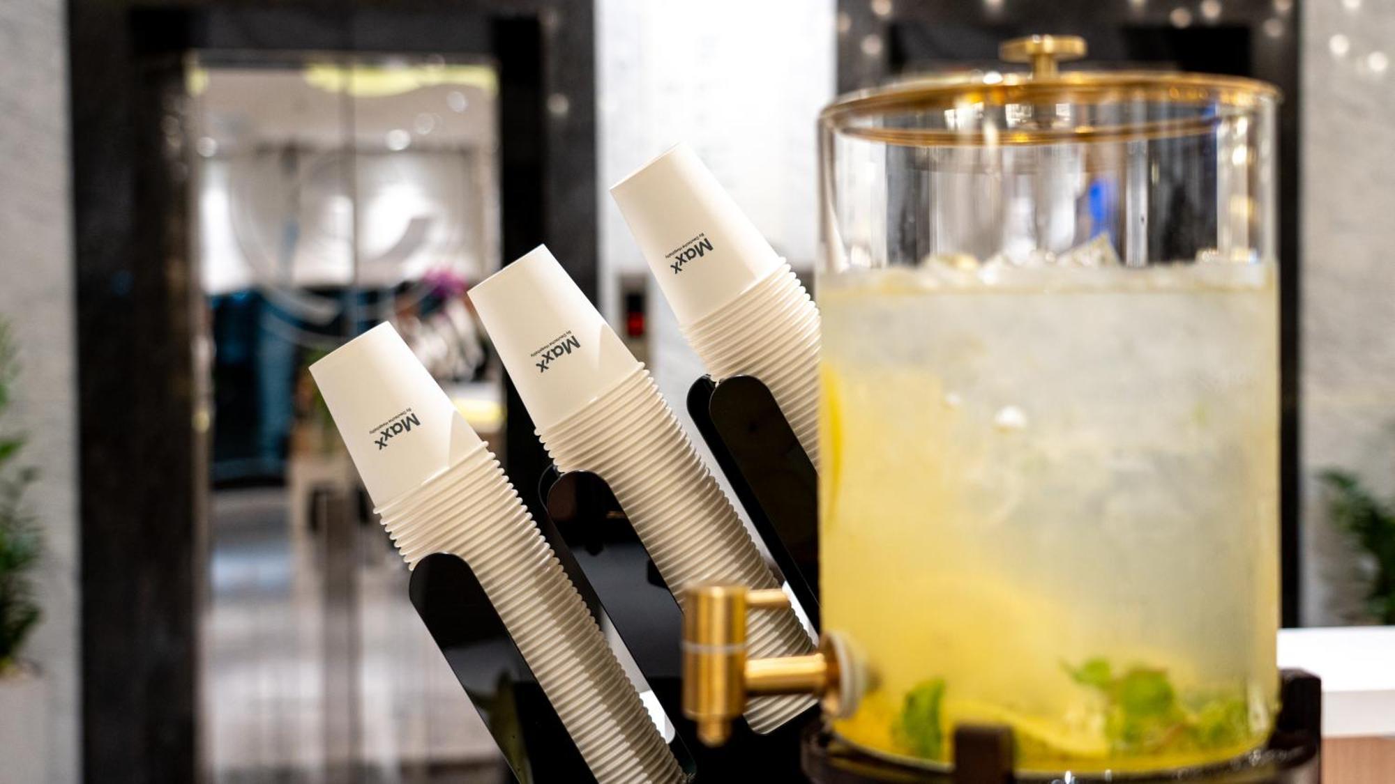 Maxx Phnom Penh Downtown By H World Hotel Екстериор снимка