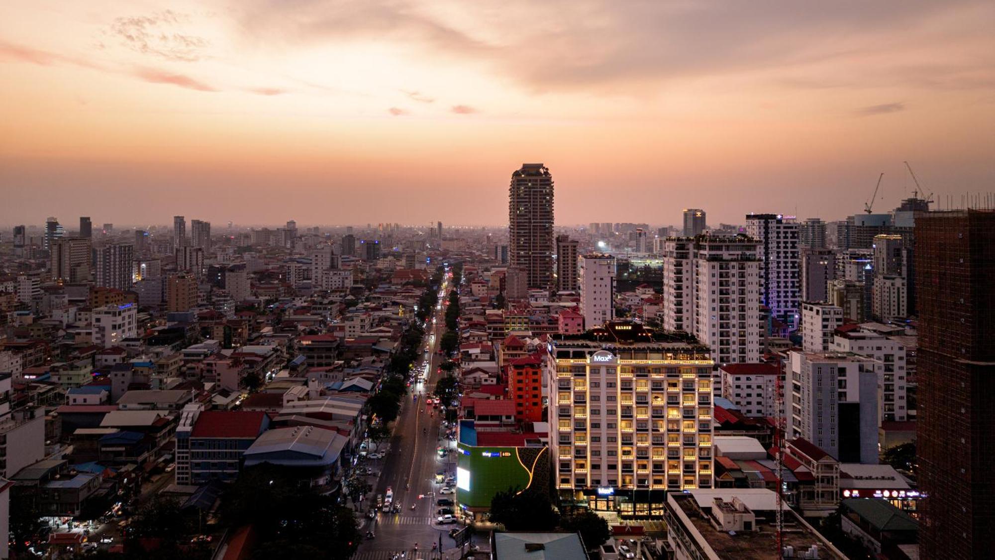 Maxx Phnom Penh Downtown By H World Hotel Екстериор снимка